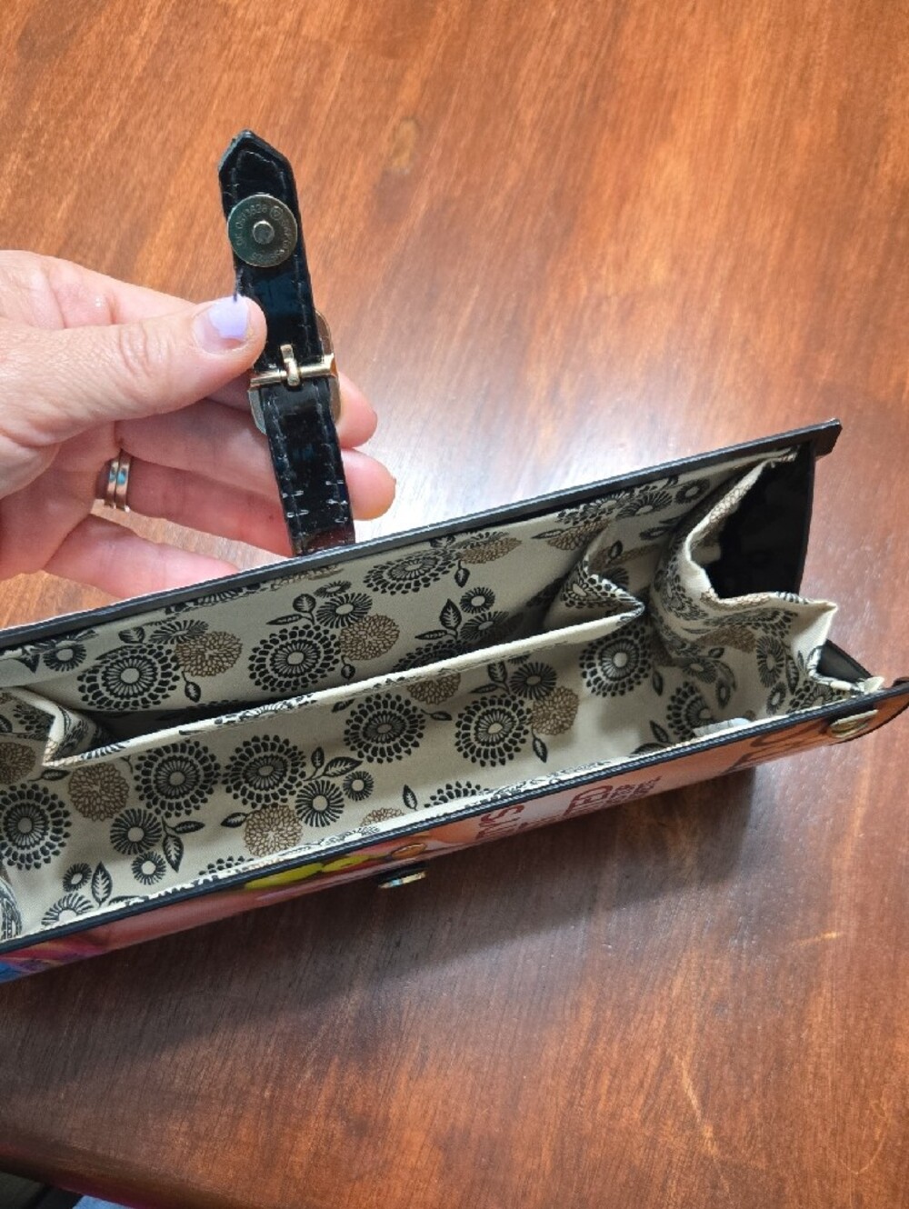 Stylish Magazine-Print Clutch Wristlet in Multi-Color - Picture 3 of 6